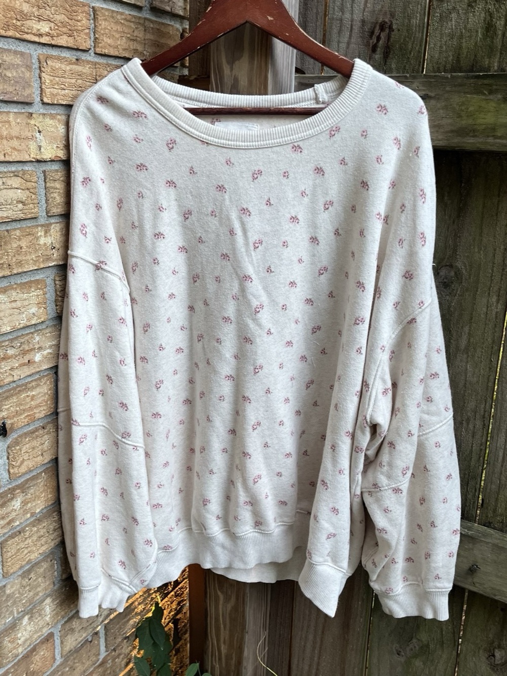 Aerie Oversized Floral Crewneck Sweatshirt in Pink & White